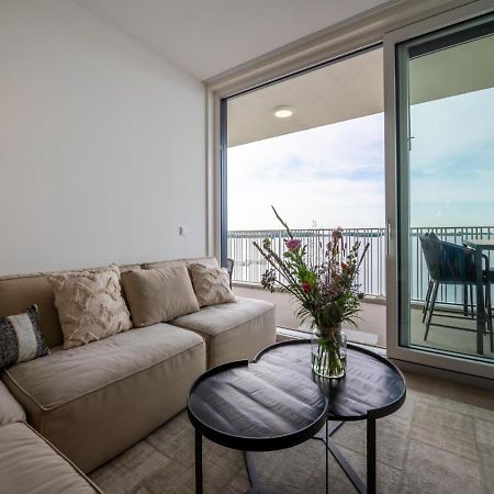 Spacious Waterfront Apartment 아르네마위던 외부 사진