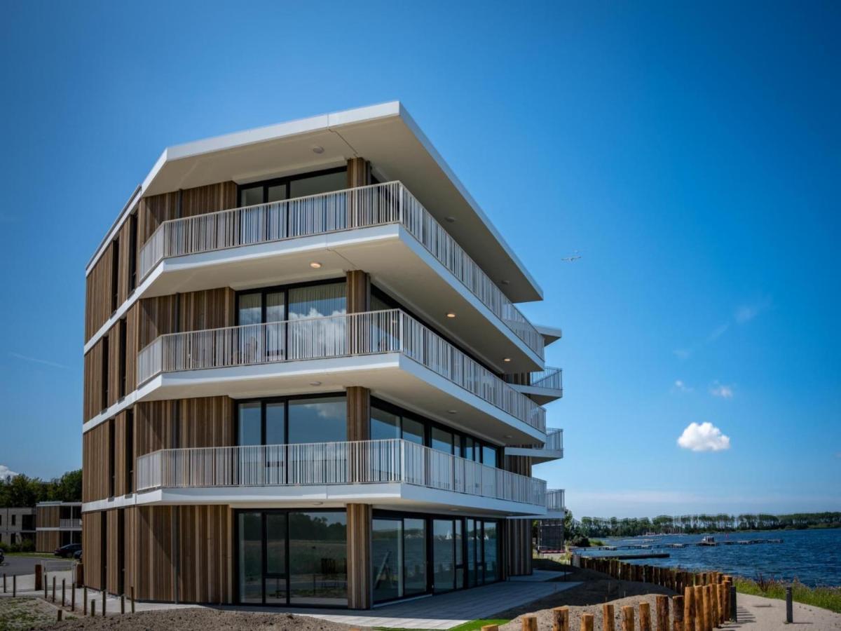 Spacious Waterfront Apartment 아르네마위던 외부 사진