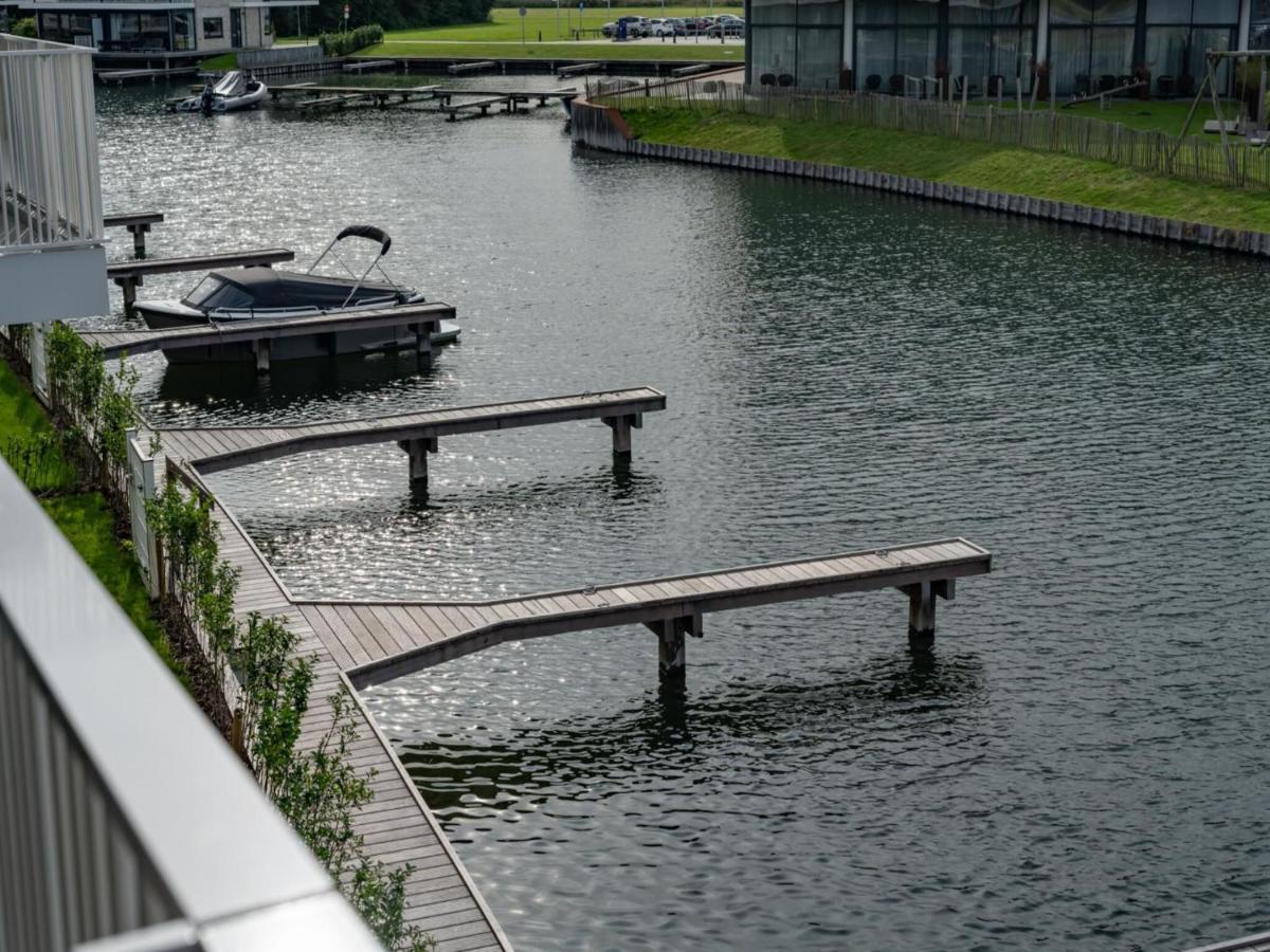 Spacious Waterfront Apartment 아르네마위던 외부 사진