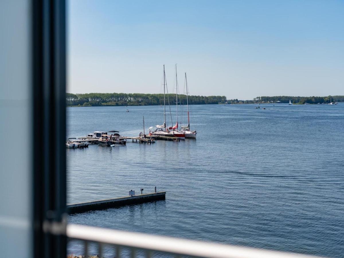 Spacious Waterfront Apartment 아르네마위던 외부 사진