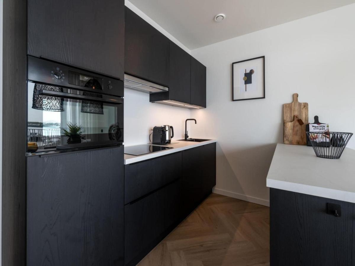 Spacious Waterfront Apartment 아르네마위던 외부 사진