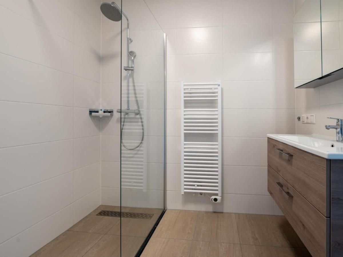 Spacious Waterfront Apartment 아르네마위던 외부 사진