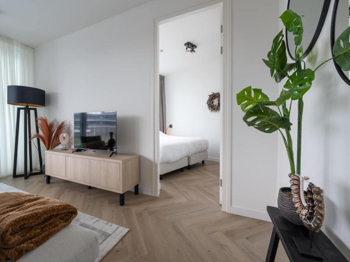 Spacious Waterfront Apartment 아르네마위던 외부 사진