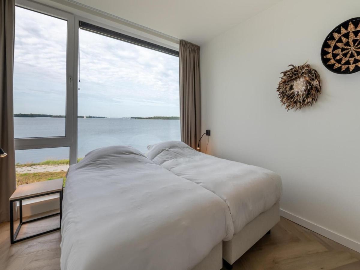 Spacious Waterfront Apartment 아르네마위던 외부 사진